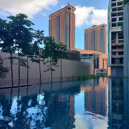 Lotus Infinity Pool At Lucentia Apartment Kuala Lumpur Exterior foto