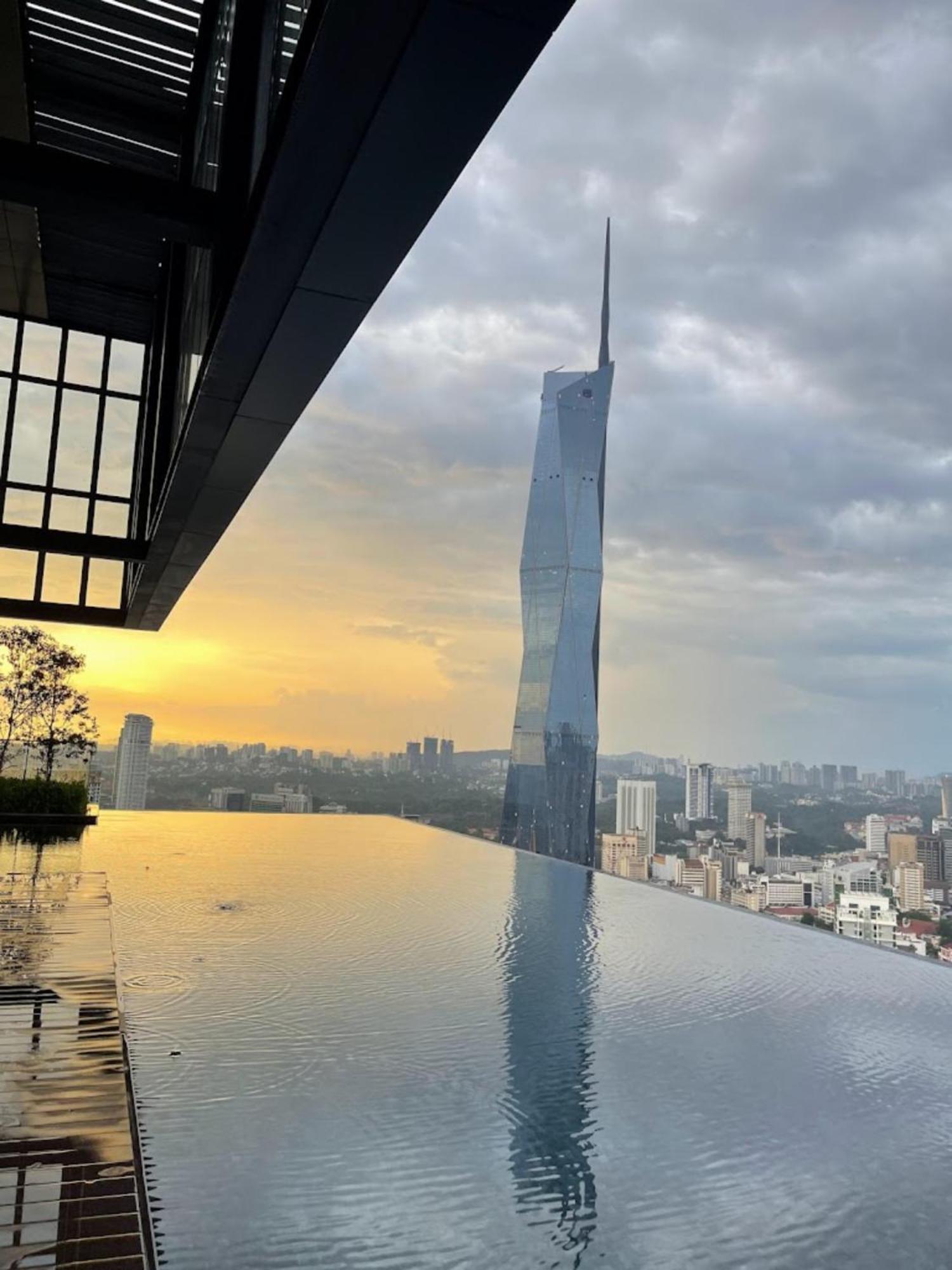 Lotus Infinity Pool At Lucentia Apartment Kuala Lumpur Exterior foto