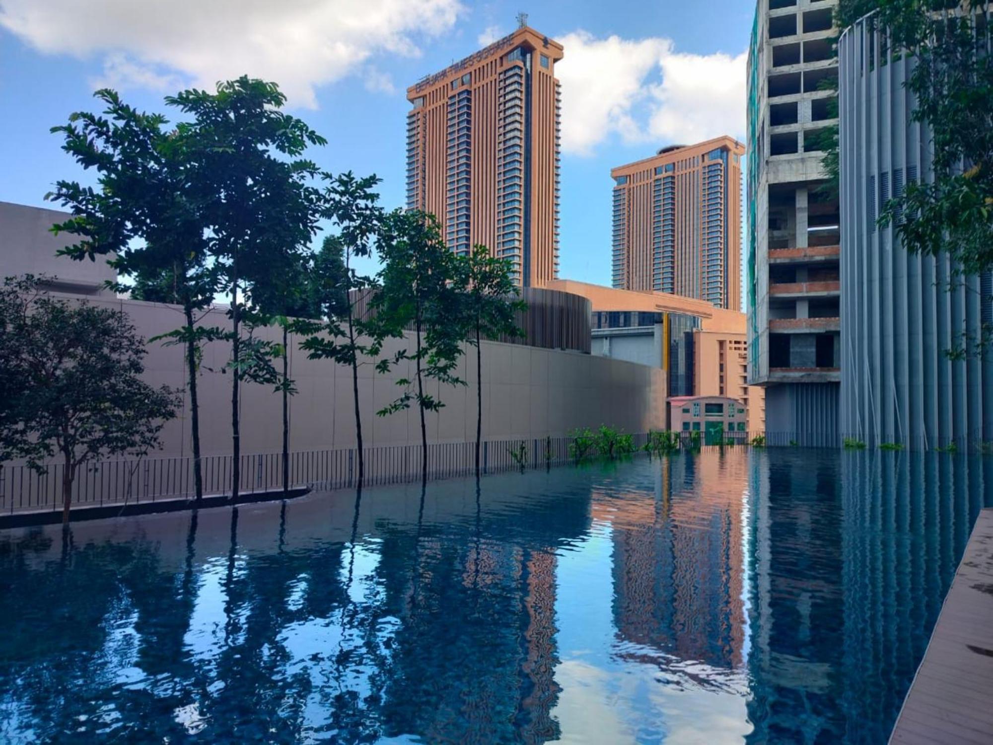 Lotus Infinity Pool At Lucentia Apartment Kuala Lumpur Exterior foto